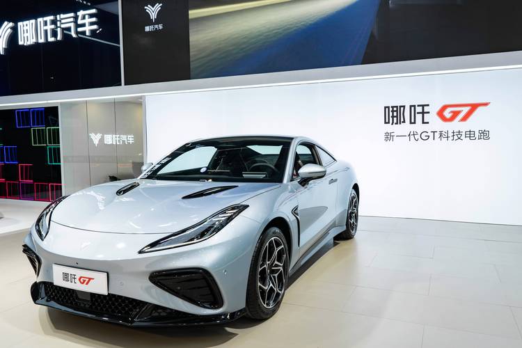 重庆渝中区阳浪超企业管理咨询哪吒汽车在智能汽车领域的表现，领途汽车在新能源汽车市场中的影响力